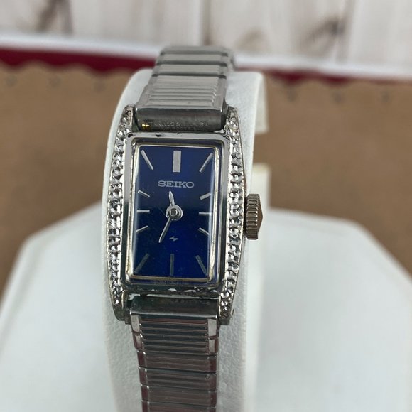 Vintage Seiko Hand Wind Dress Wrist Watch Blue Dial Silver hands and markers - Picture 2 of 7